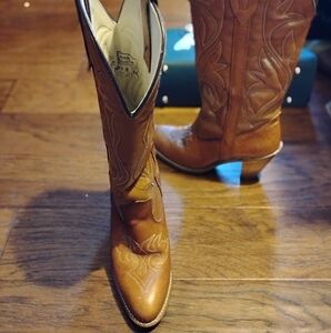 Capezo woman's western shoe